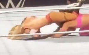 bianca belair topless|Carmella Wrestles Through Major Wardrobe Malfunction At WWE。